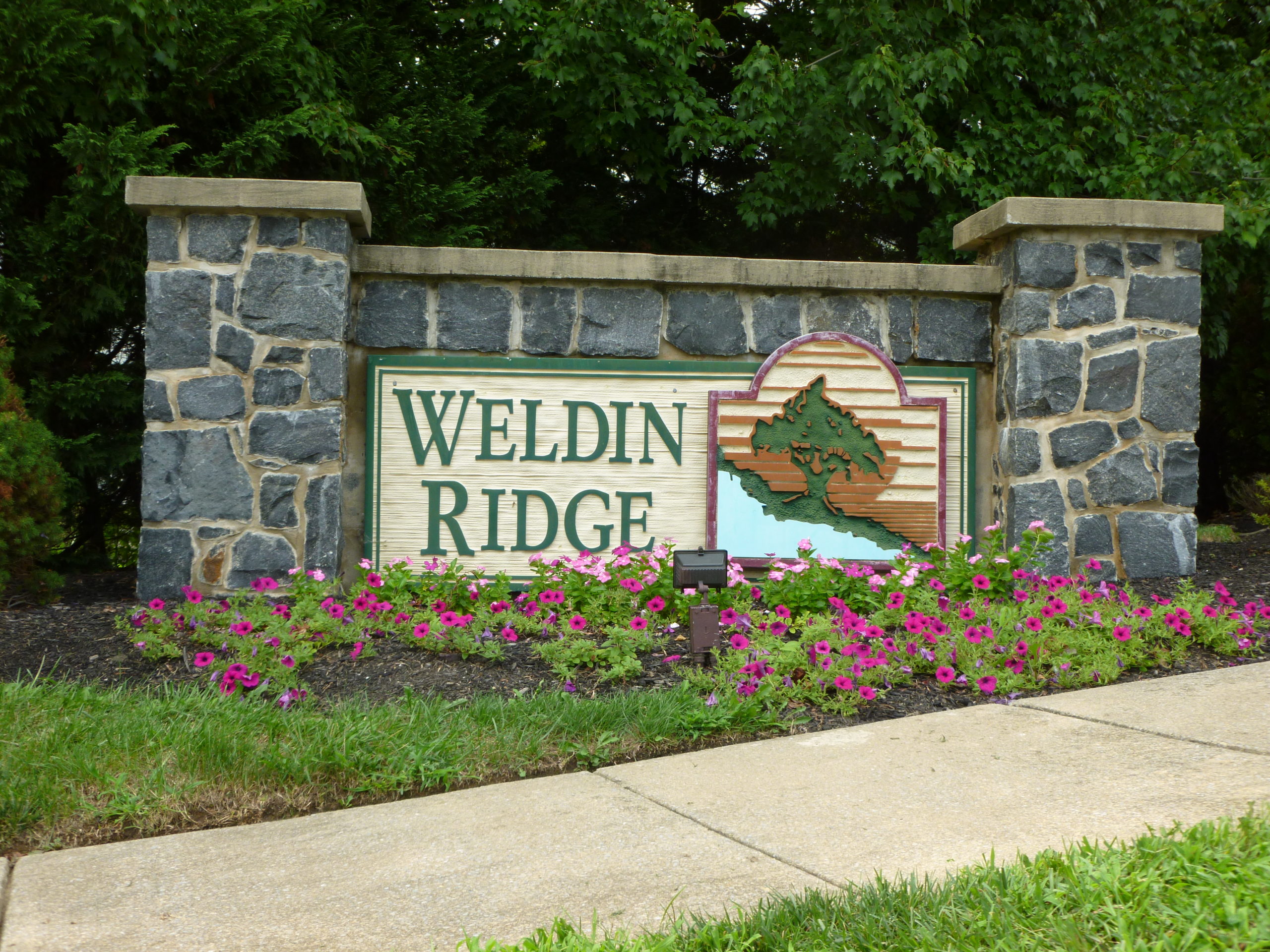 Weldin Ridge stone sign